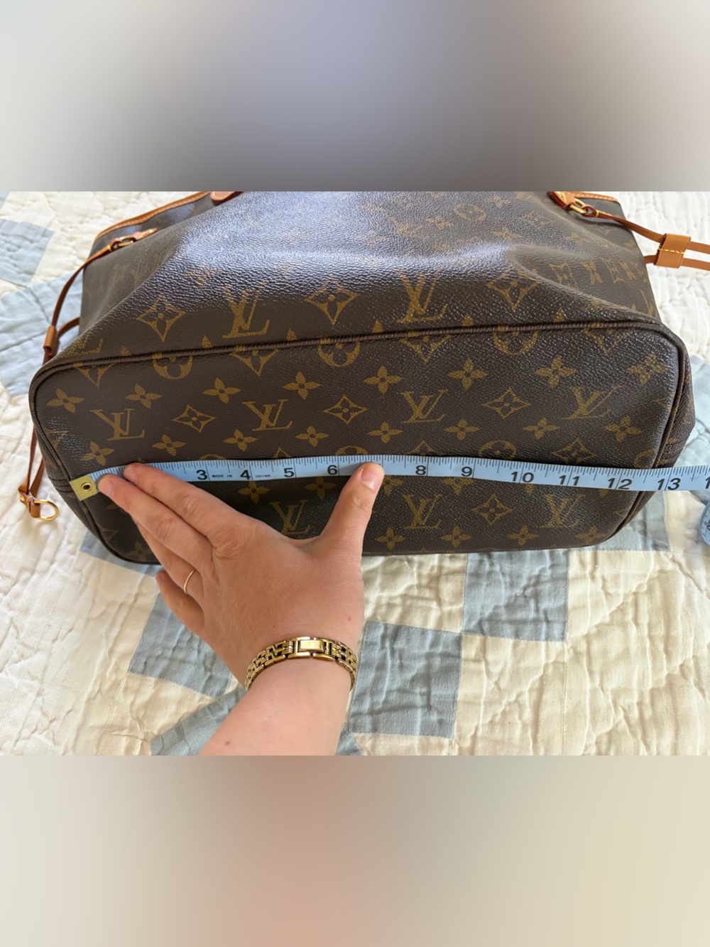 Louis Vuitton Monogram Neverfull Tote, MM - Picture 15 of 16